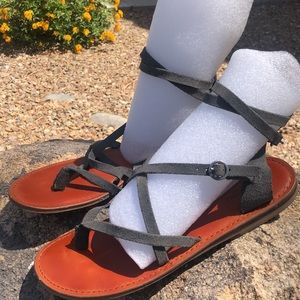American Eagle Outfitters Gray Suede Ankle Wrap Strappy Thong Sandals! Size 8.